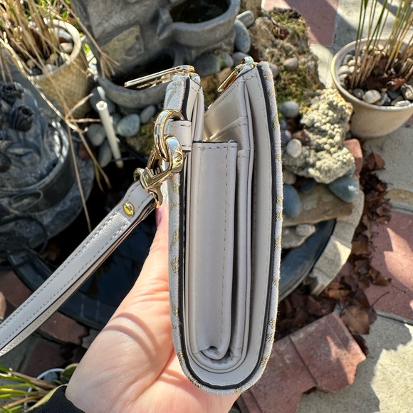 Michael Kors Patterned Women's Bag Set - Picture 13 of 16